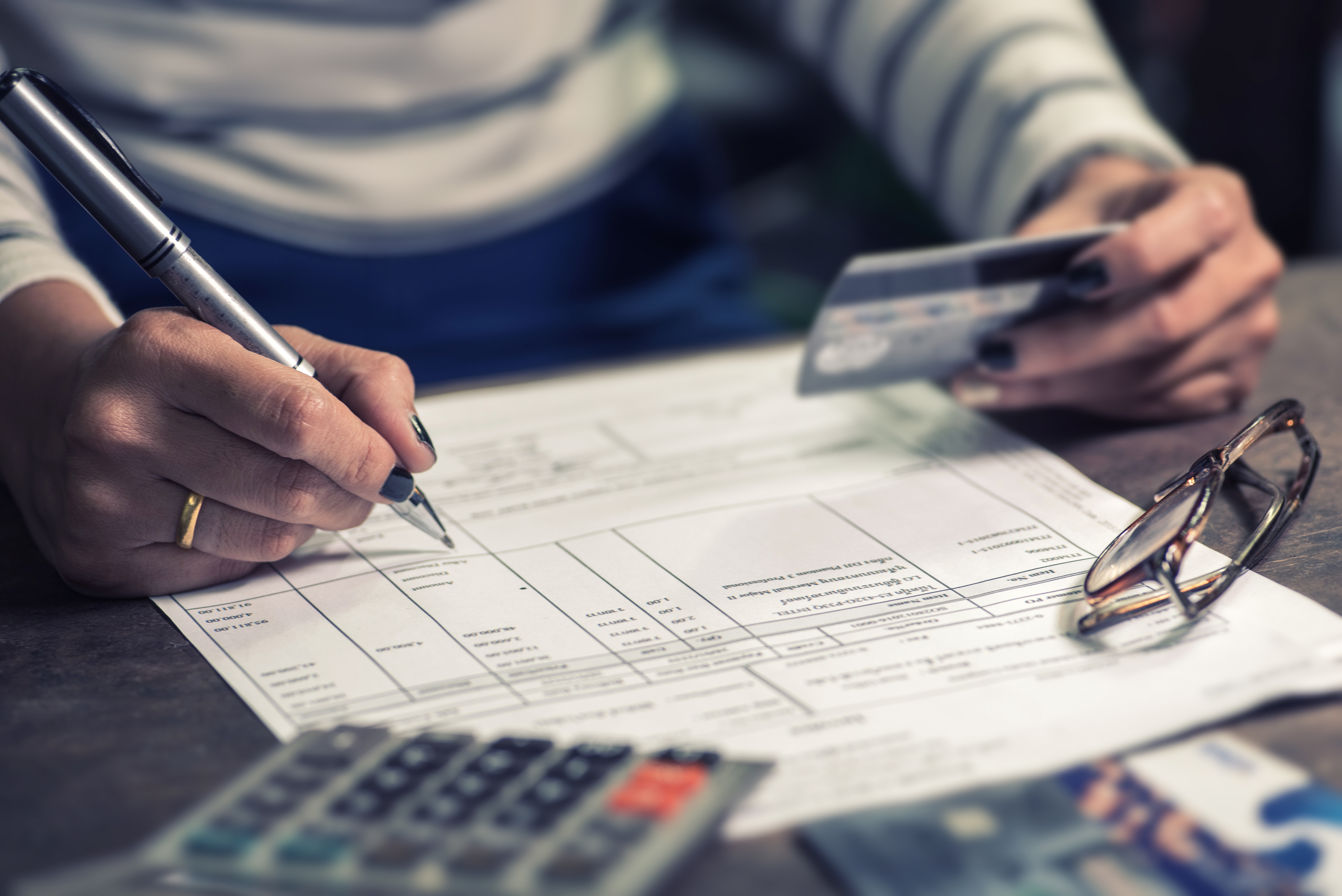 Read more about the article Credit Card Convenience Fees: The Pros and Cons for Merchants