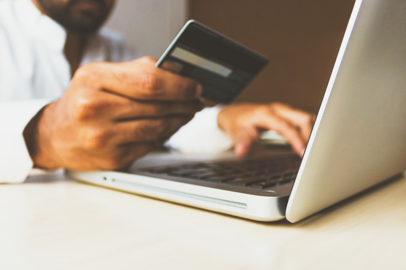 Read more about the article eCommerce and mCommerce: The New Fraud Frontiers